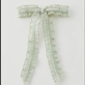 Light green hair bow. (2 for the price of 1). NWT